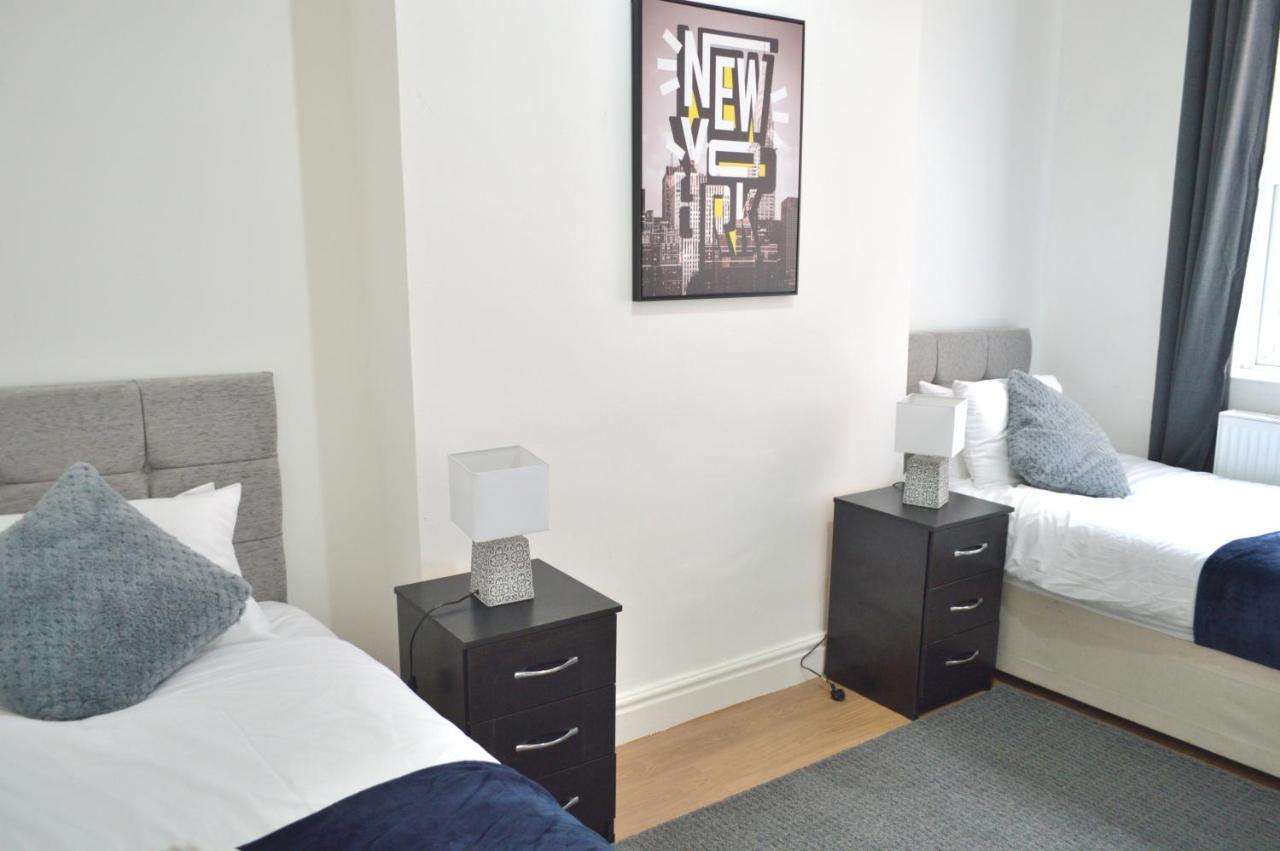 Beautiful Two-Bed Apartment With Driveway Parking Nottingham Luaran gambar