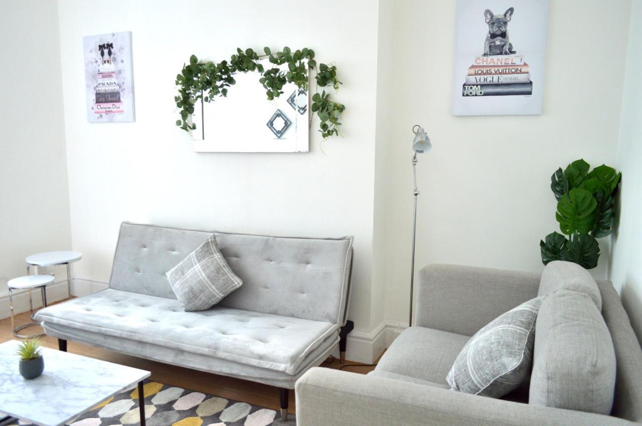 Beautiful Two-Bed Apartment With Driveway Parking Nottingham Luaran gambar