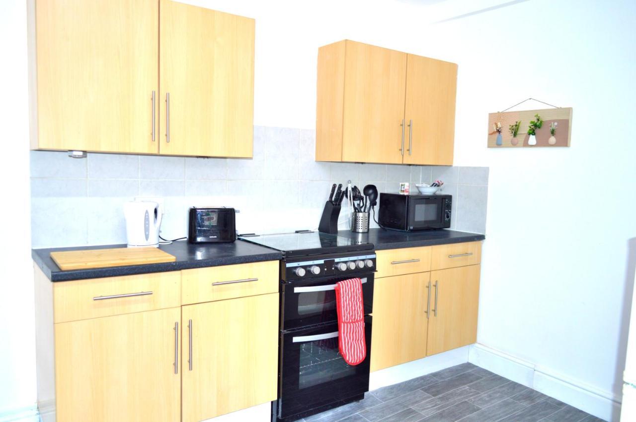 Beautiful Two-Bed Apartment With Driveway Parking Nottingham Luaran gambar